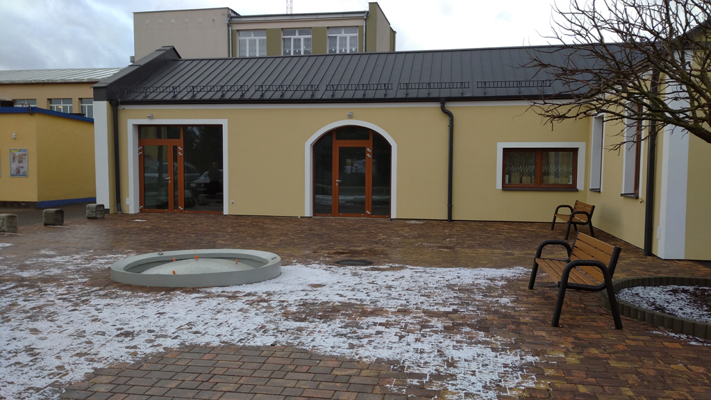 Zdjęcie budynku należącego do gminy przeznaczonego w części pod najem